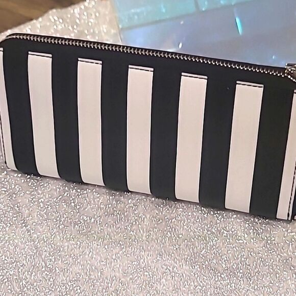 Michael Kors Jet Set Charm Continental Large Wallet- Black/White Stripe - Picture 10 of 16